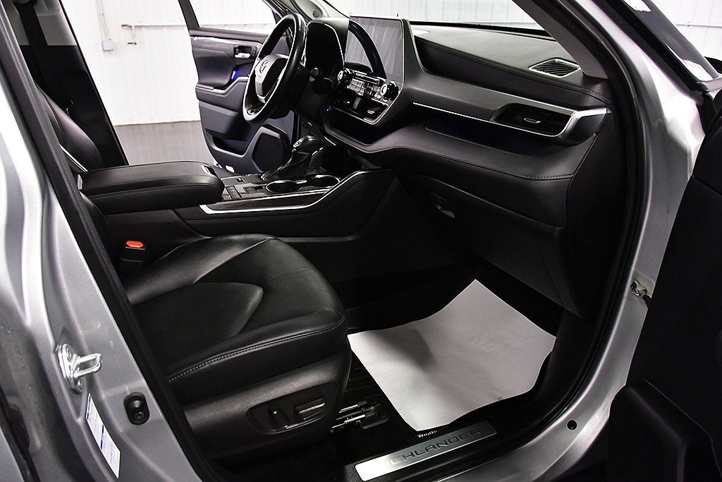 2022 Toyota Highlander Hybrid Platinum