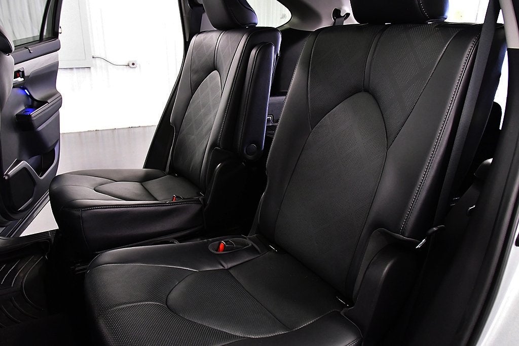 2022 Toyota Highlander Hybrid Platinum