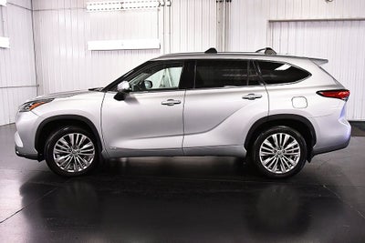 2022 Toyota Highlander Hybrid Platinum