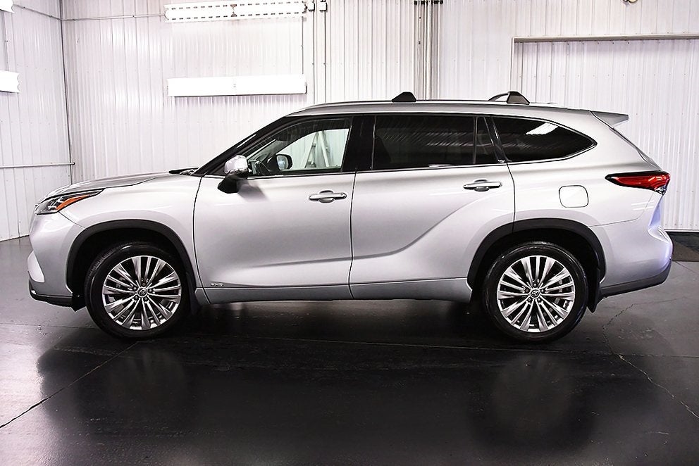 2022 Toyota Highlander Hybrid Platinum
