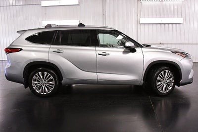 2022 Toyota Highlander Hybrid Platinum