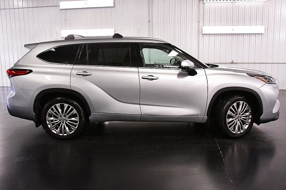 2022 Toyota Highlander Hybrid Platinum