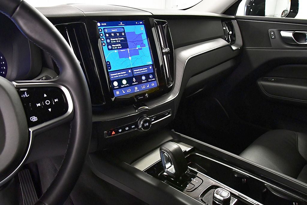 2025 Volvo XC60 B5 Plus