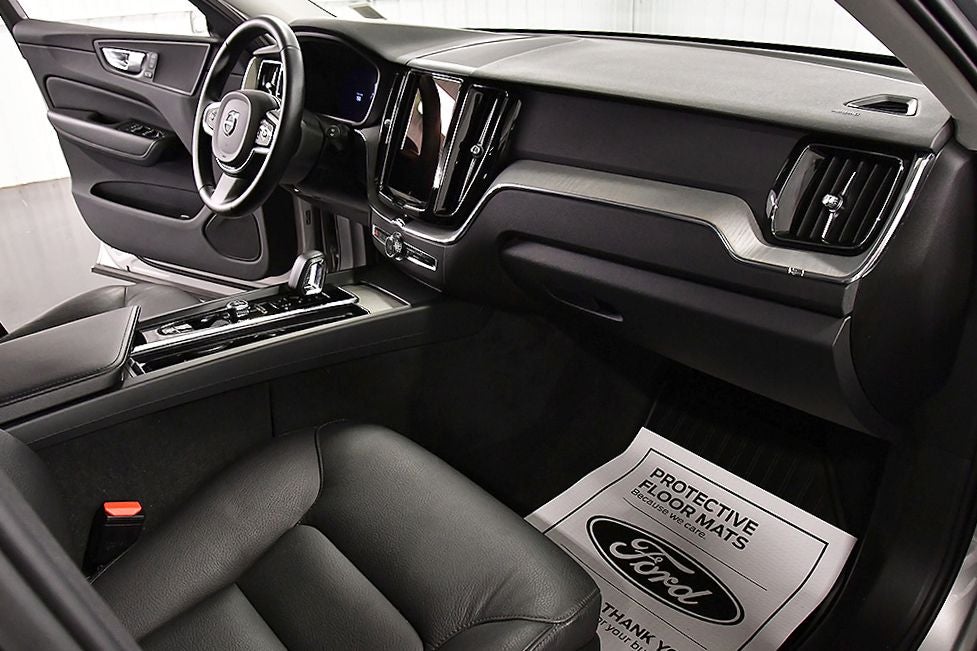 2025 Volvo XC60 B5 Plus