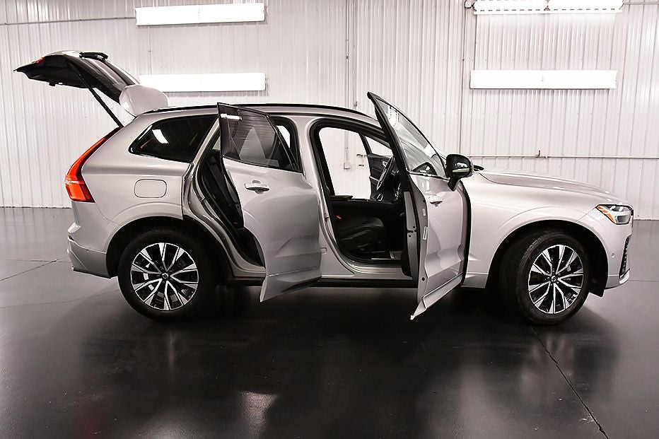 2025 Volvo XC60 B5 Plus