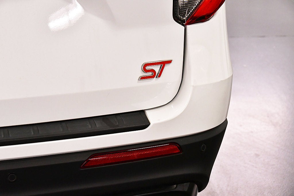 2023 Ford Explorer ST 1
