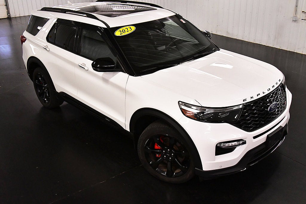 2023 Ford Explorer ST 1