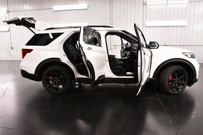 2023 Ford Explorer ST 1