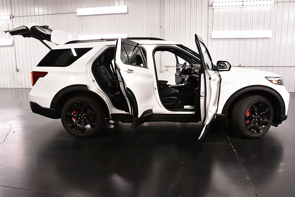 2023 Ford Explorer ST 1