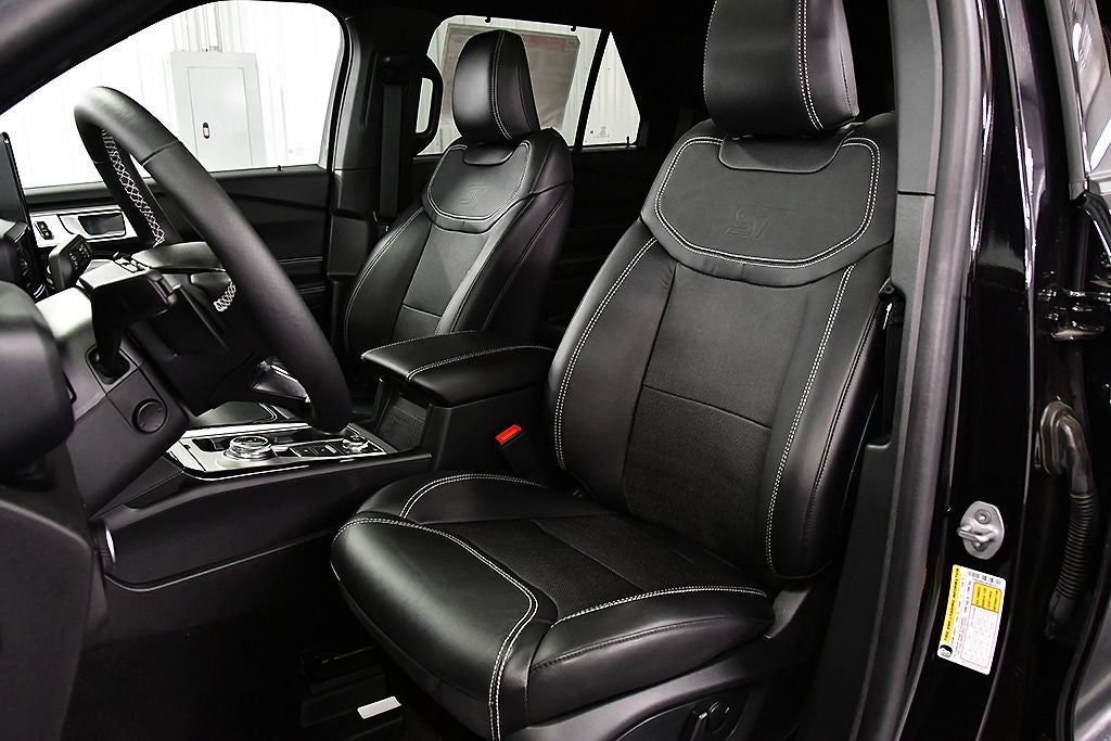 2023 Ford Explorer ST 1