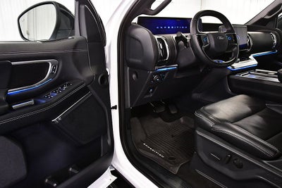 2025 Ford Expedition Platinum Stealth Edition