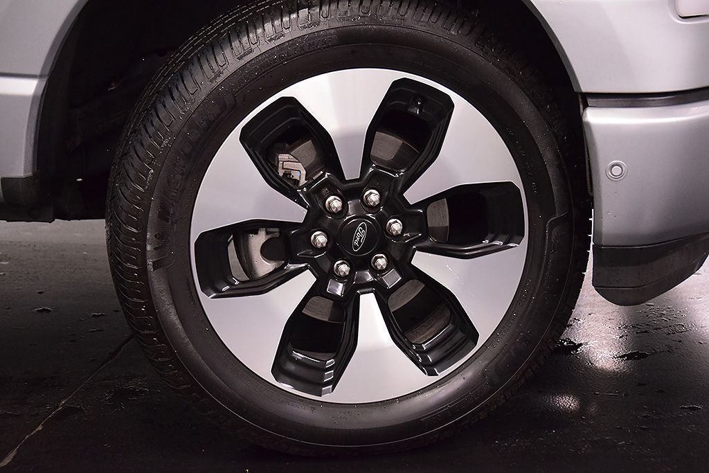 2022 Ford F-150 Lightning Platinum 5-1/2' Box