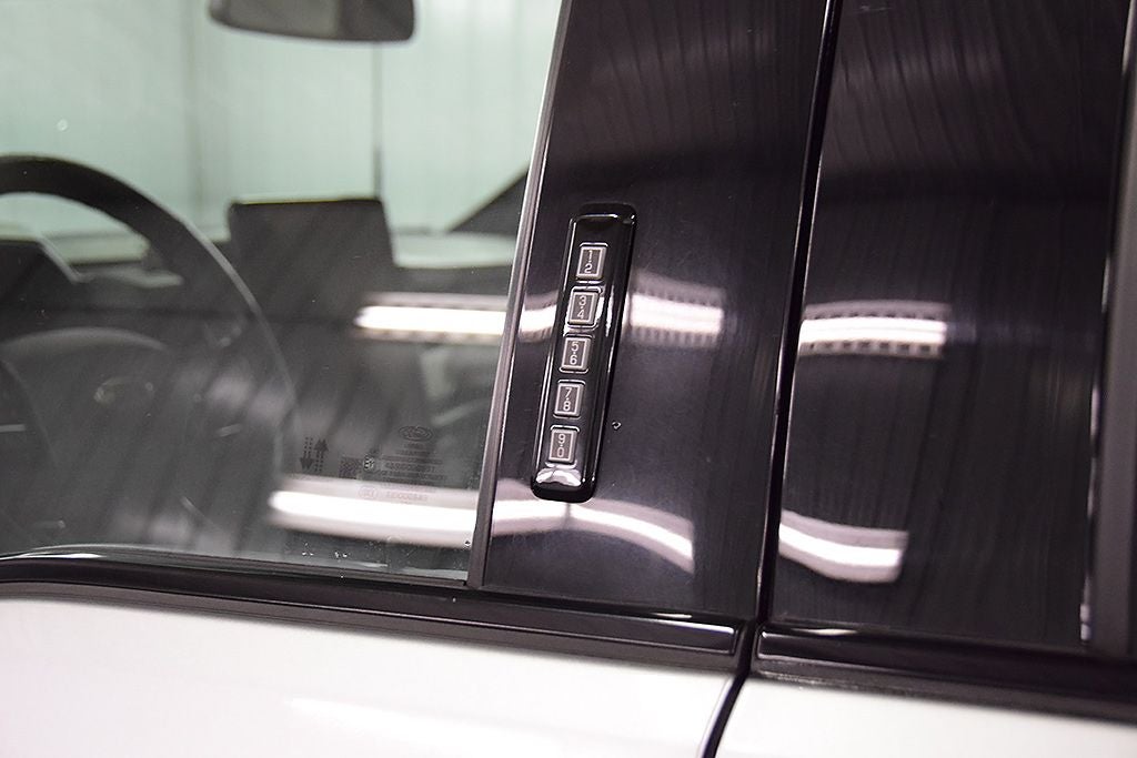 2022 Ford F-150 Lightning Platinum 5-1/2' Box