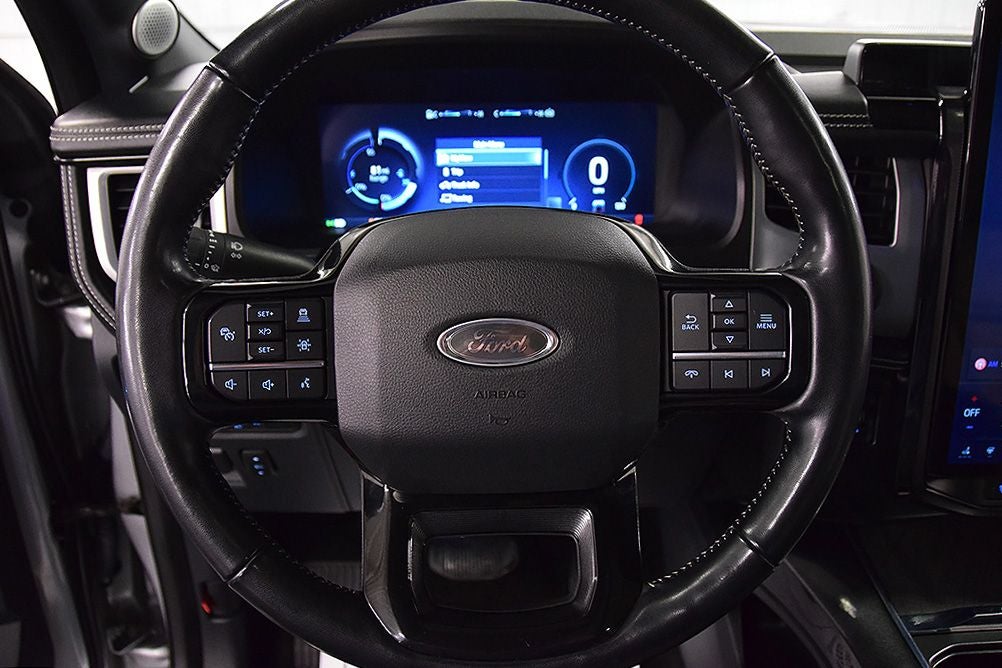 2022 Ford F-150 Lightning Platinum 5-1/2' Box