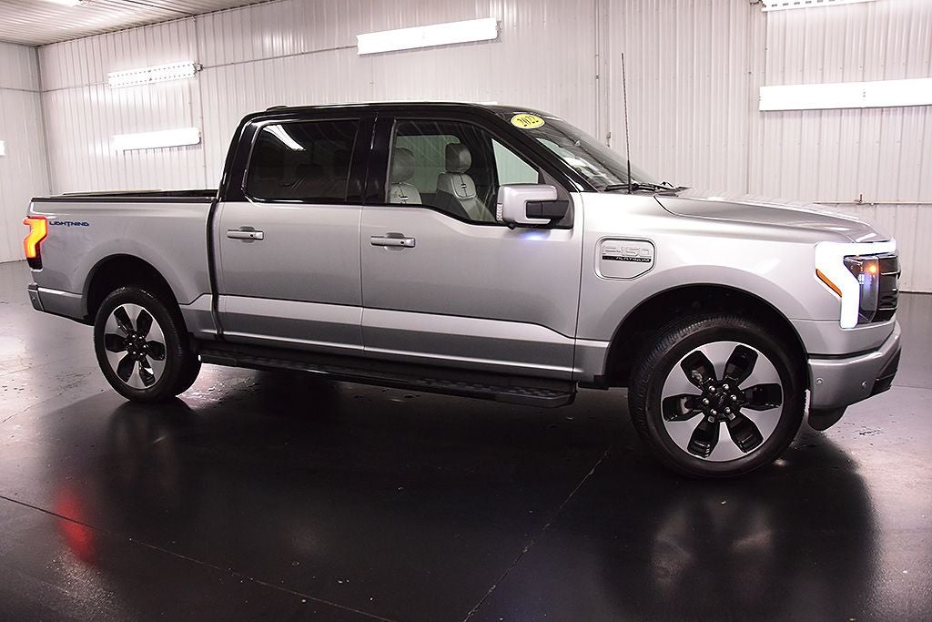 2022 Ford F-150 Lightning Platinum 5-1/2' Box