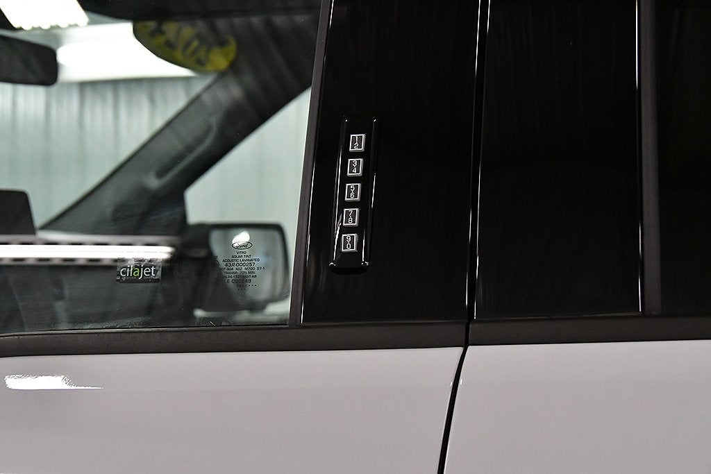 2024 Ford F-150 Lightning Flash 5-1/2' Box