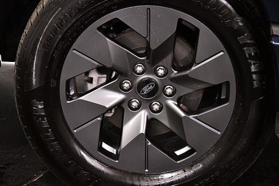 2025 Ford F-150 Lightning Lariat 5-1/2' Box