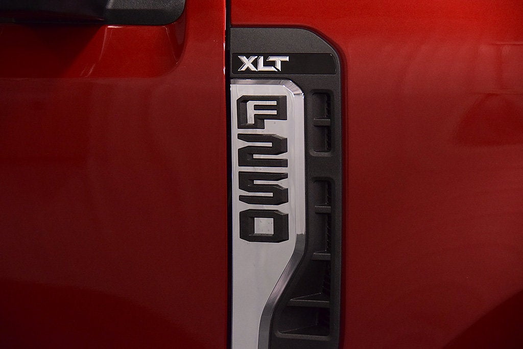 2027 Ford F-250SD XLT 6-3/4' Box
