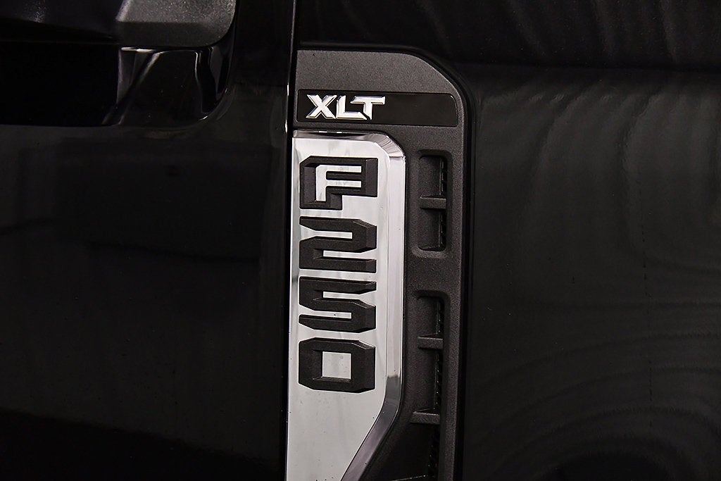2027 Ford F-250SD XLT 6-3/4' Box