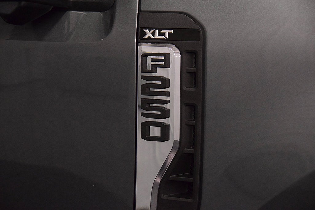 2027 Ford F-250SD XLT 6-3/4' Box