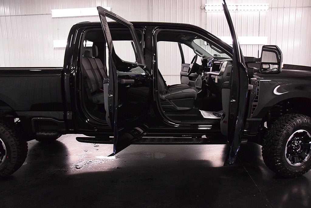 2027 Ford F-250SD XL STX Tremor Off-Road 6-3/4' Box
