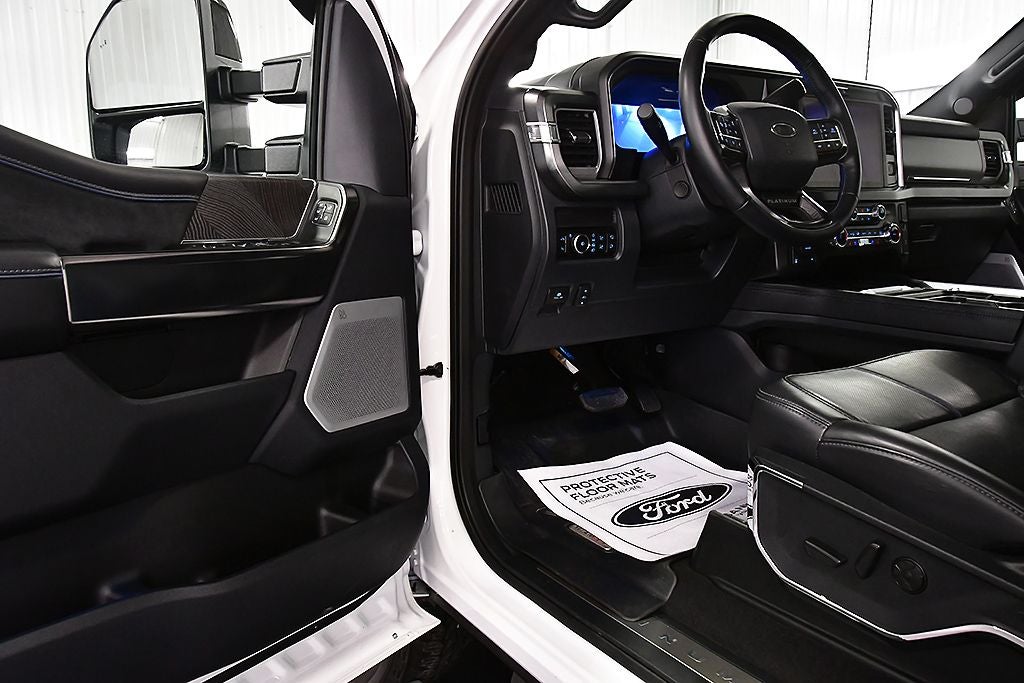 2025 Ford F-350SD Platinum 8' Box