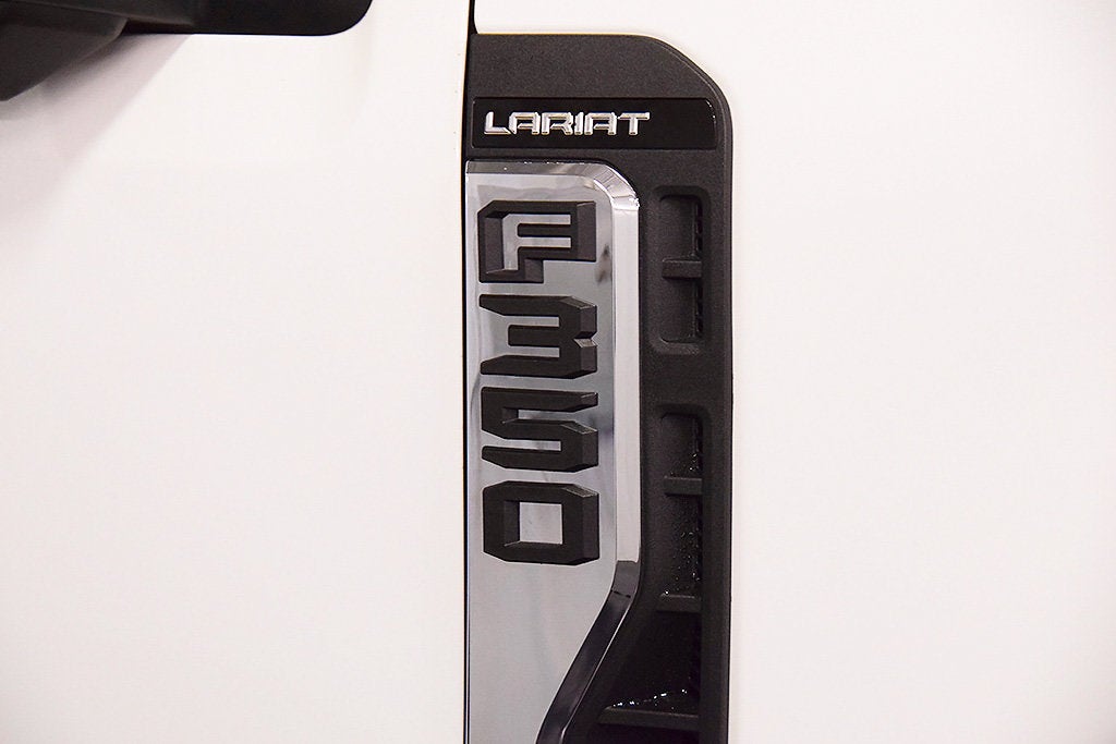 2027 Ford F-350SD Lariat 6-3/4' Box