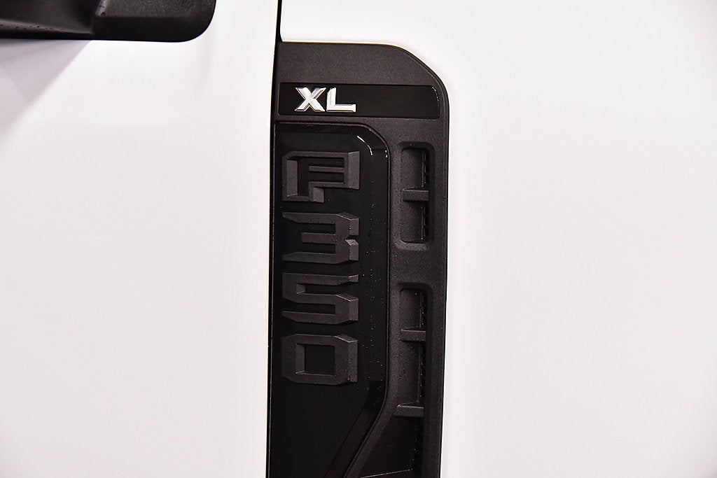 2027 Ford F-350SD XL 8' Box