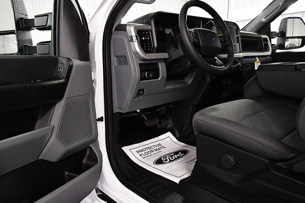 2027 Ford F-350SD XL 8' Box