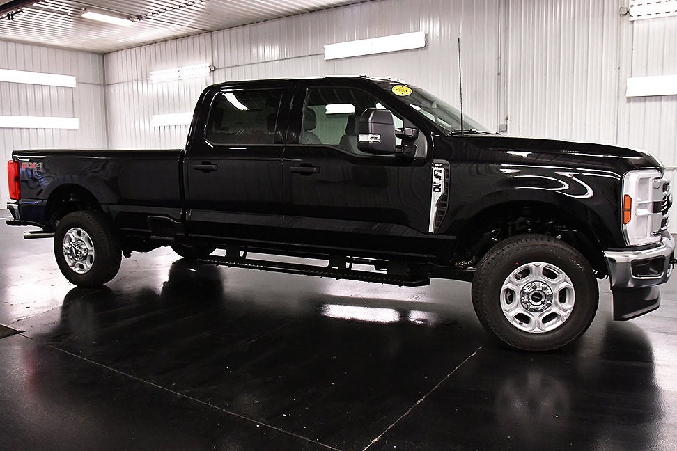2027 Ford F-350SD XLT 8' Box