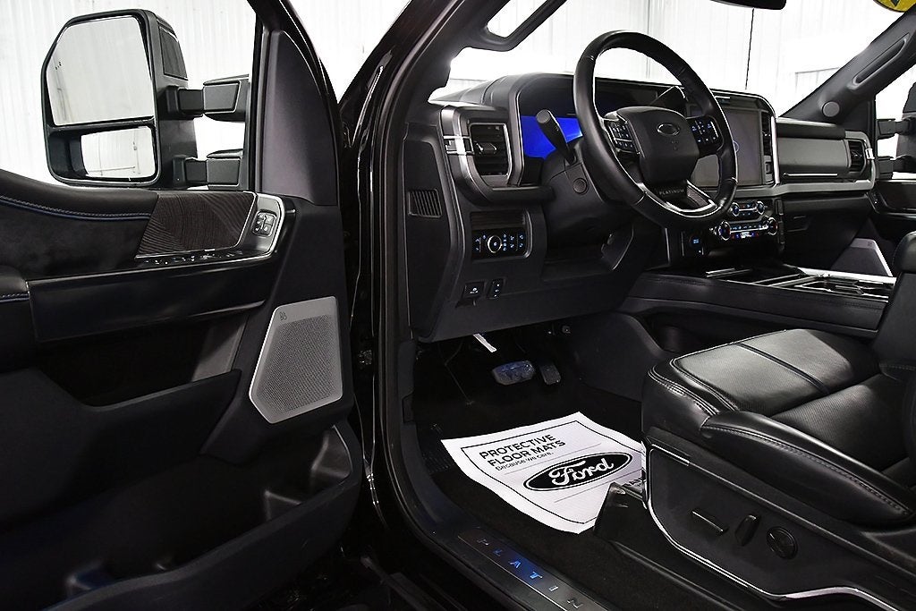 2025 Ford F-350SD Platinum DRW 8' Box