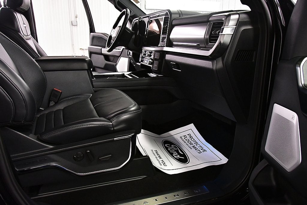 2025 Ford F-350SD Platinum DRW 8' Box