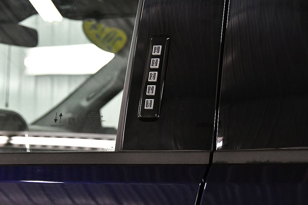 2024 Ford F-350SD Lariat DRW 8' Box