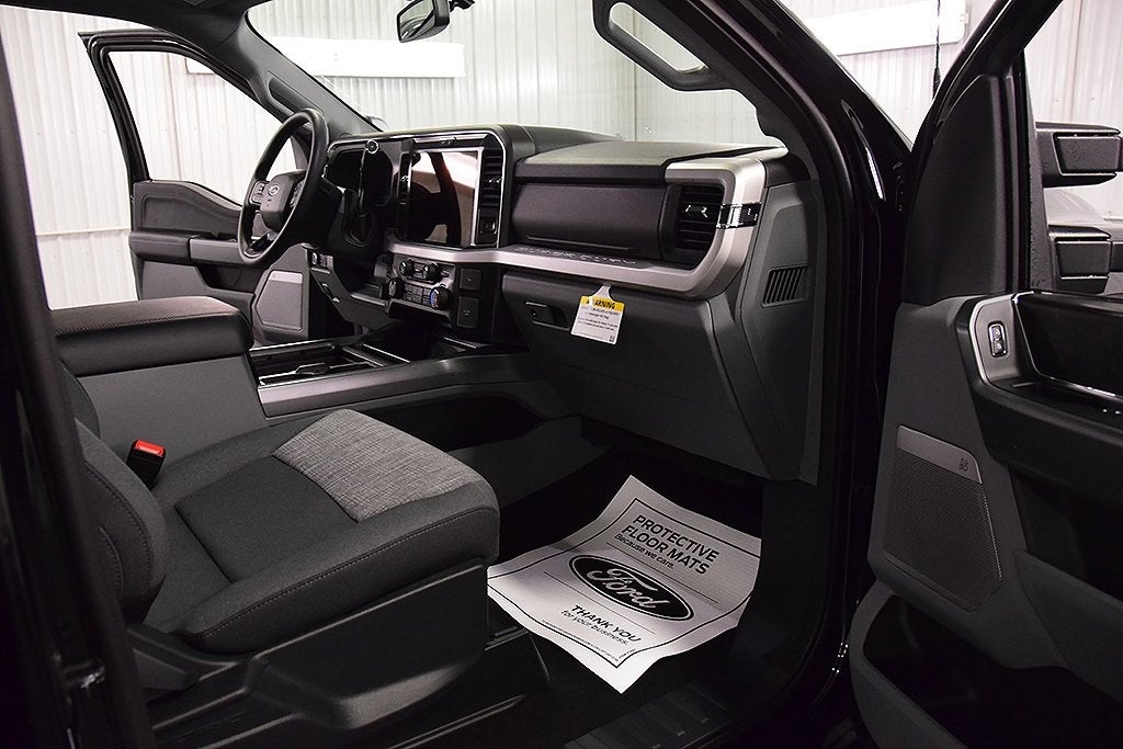 2026 Ford F-450SD XLT DRW 8' Box