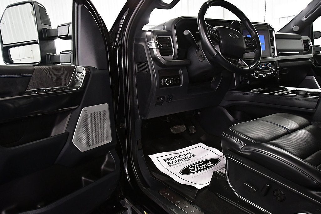 2025 Ford F-450SD Platinum DRW 8' Box