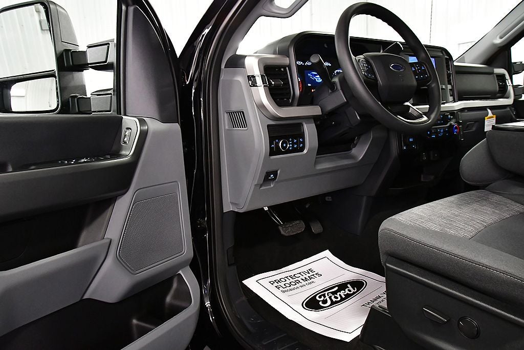 2026 Ford F-350SD XLT 8' Box