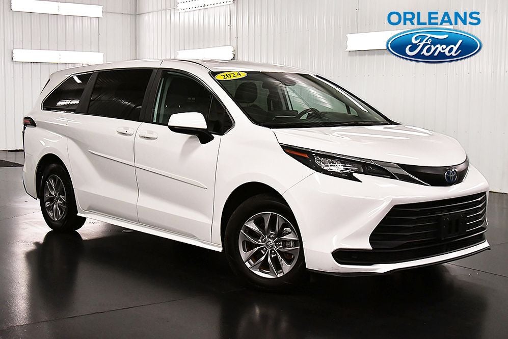 2024 Toyota Sienna LE 8 Passenger