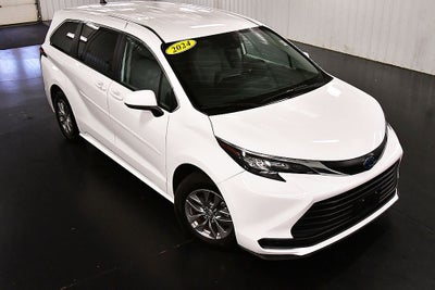 2024 Toyota Sienna LE 8 Passenger