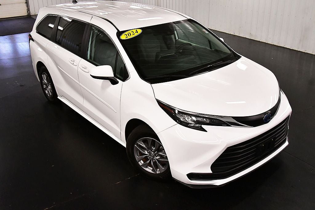 2024 Toyota Sienna LE 8 Passenger