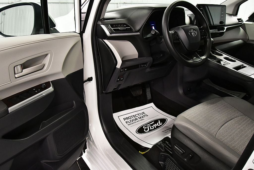 2024 Toyota Sienna LE 8 Passenger
