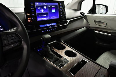 2024 Toyota Sienna LE 8 Passenger
