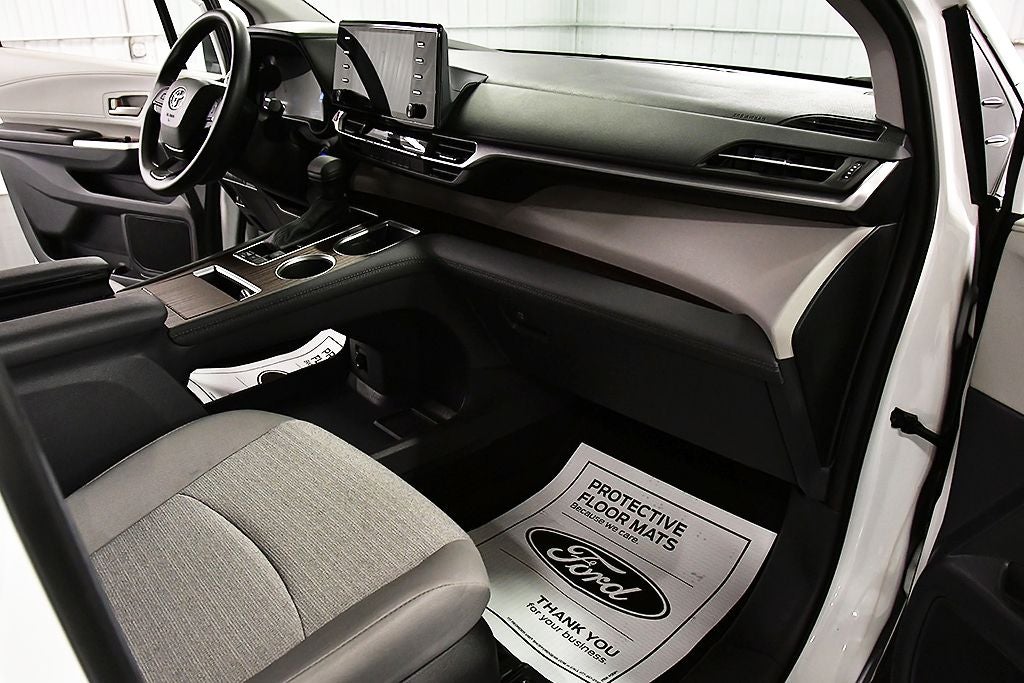 2024 Toyota Sienna LE 8 Passenger