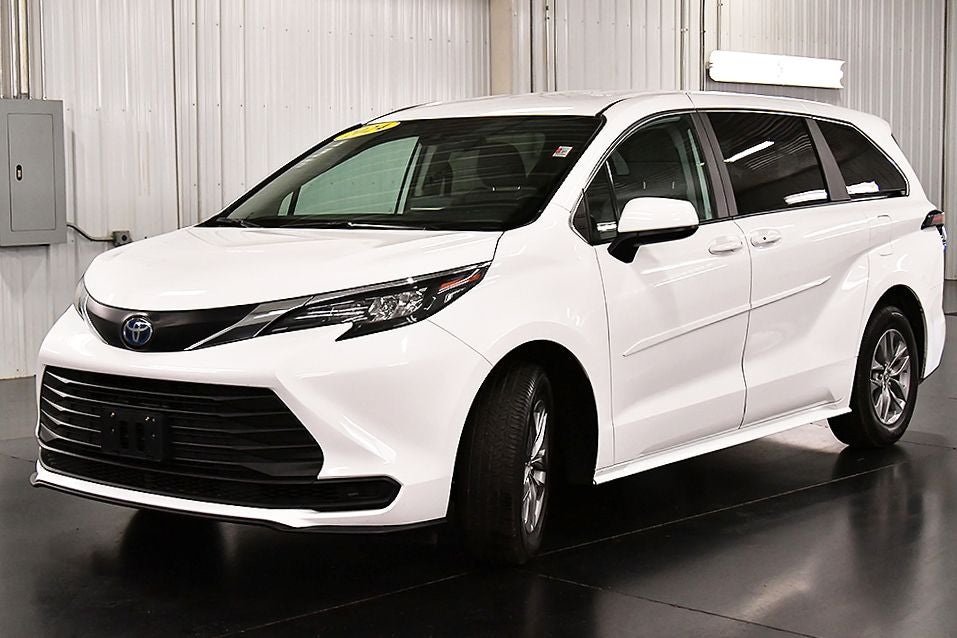 2024 Toyota Sienna LE 8 Passenger