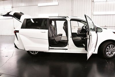2024 Toyota Sienna LE 8 Passenger