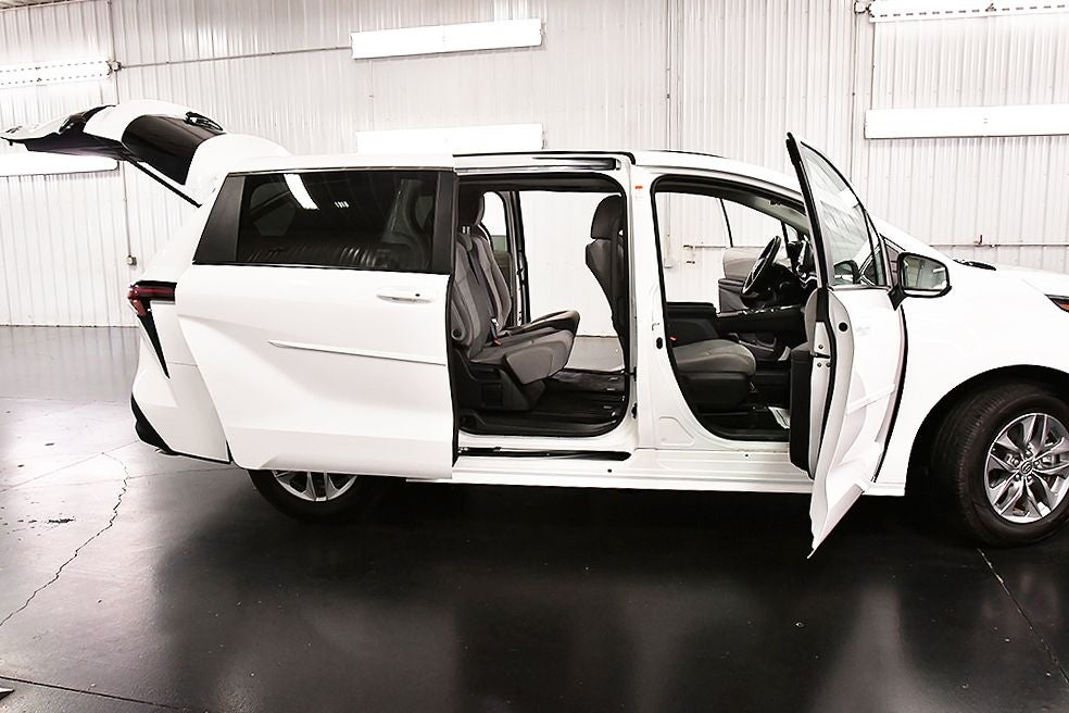 2024 Toyota Sienna LE 8 Passenger