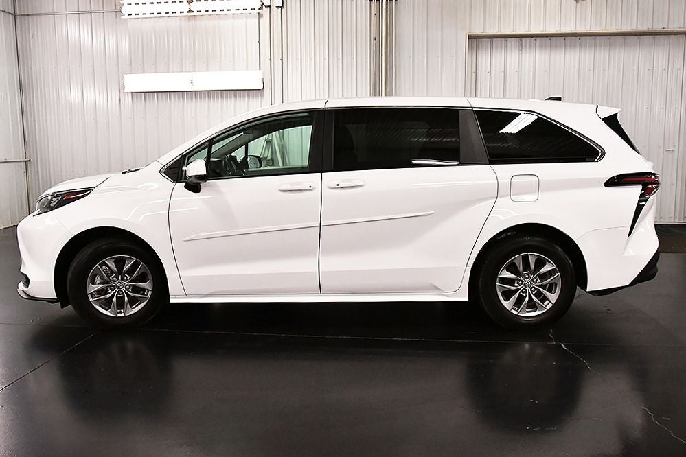2024 Toyota Sienna LE 8 Passenger