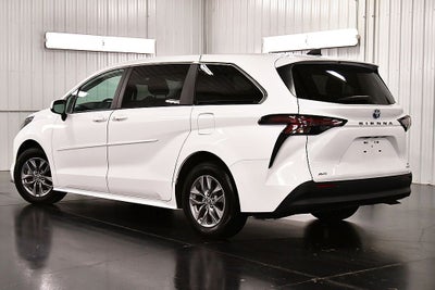 2024 Toyota Sienna LE 8 Passenger