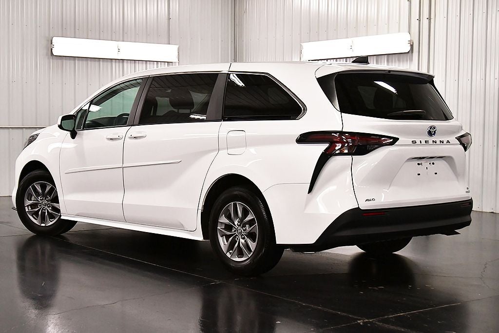 2024 Toyota Sienna LE 8 Passenger