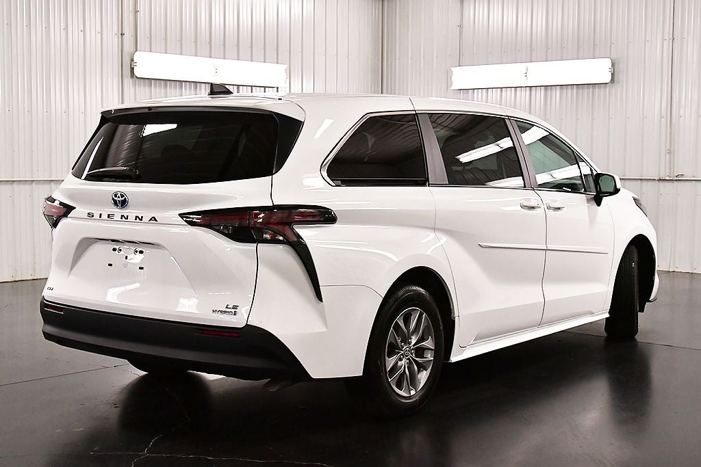2024 Toyota Sienna LE 8 Passenger