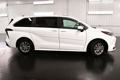 2024 Toyota Sienna LE 8 Passenger